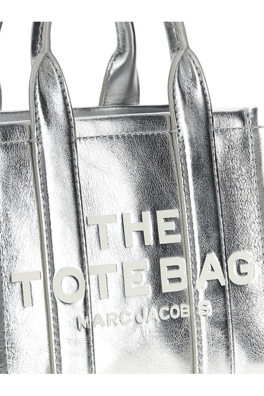 Сумка кроссбоди MARC JACOBS 'The Metallic Leather Crossbody Tote' серебристого цвета 2F4HCR013H04039 Сумка кроссбоди MARC JACOBS 'The Metallic Leather Crossbody Tote' серебристого цвета 2F4HCR013H04039