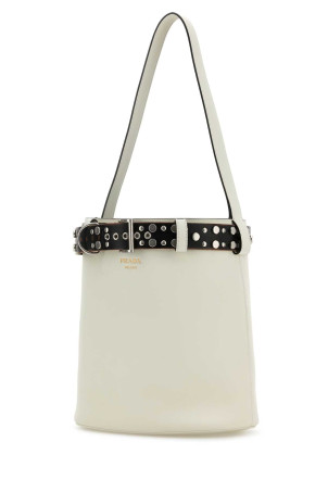 Біла шкіряна сумка Prada з пряжкою Чорна (1BE085VSBB2HIE) Біла шкіряна сумка Prada з пряжкою Чорна (1BE085VSBB2HIE)