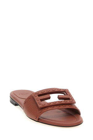 Слайды FENDI 'Baguette' Коричневый 8R8136AQY2F1STQ Слайды FENDI 'Baguette' Коричневый 8R8136AQY2F1STQ