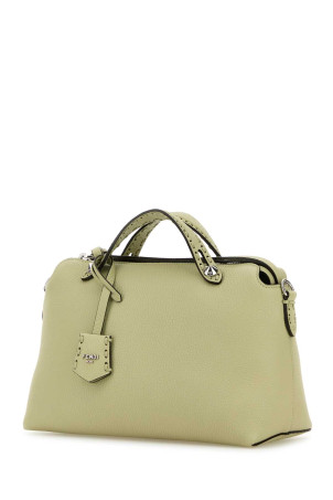 Пастельно-зелена шкіряна сумка середнього розміру By The Way від FENDI (8BL155ASU2) Пастельно-зелена шкіряна сумка середнього розміру By The Way від FENDI (8BL155ASU2)