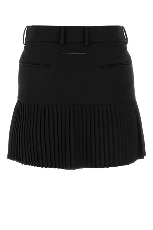 Черная мини-юбка из эластичного твила MM6 MAISON MARGIELA (S52MC0009S76435) Черная мини-юбка из эластичного твила MM6 MAISON MARGIELA (S52MC0009S76435)