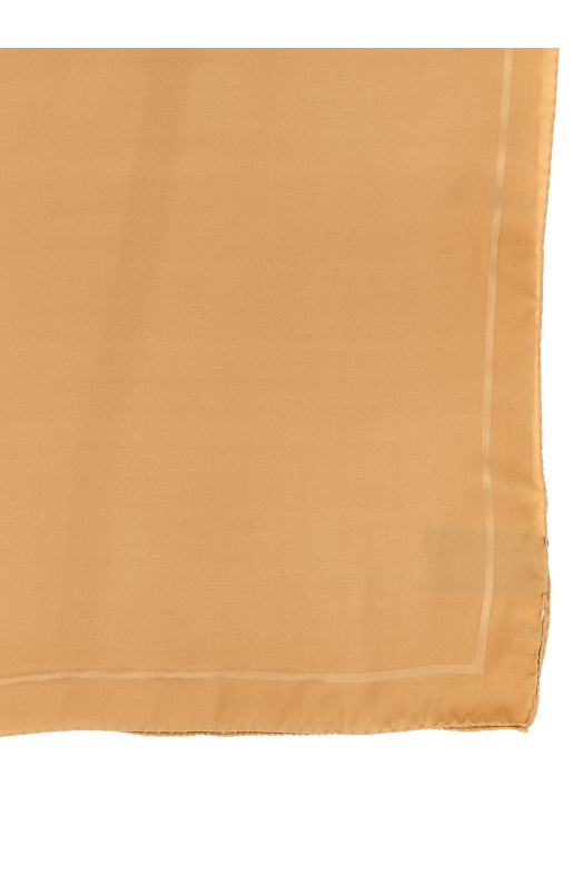 Шарф Cassandre бежевый SAINT LAURENT 8212823Y0099700 Шарф Cassandre бежевый SAINT LAURENT 8212823Y0099700