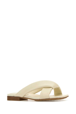 Шкіряні тапочки Riva кольору слонової кістки BOTTEGA VENETA (827569V3H90) Шкіряні тапочки Riva кольору слонової кістки BOTTEGA VENETA (827569V3H90)