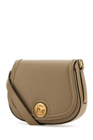 Сумка через плечо Cappuccino leather Horse Medal CHLOE (CH25AS790O37) CHLOÉ Сумка через плечо Cappuccino leather Horse Medal CHLOE (CH25AS790O37) CHLOÉ