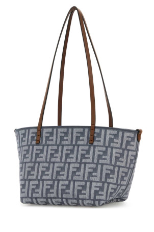 Вышитая джинсовая небольшая сумка-ролл FENDI (8BH424AUT4) Вышитая джинсовая небольшая сумка-ролл FENDI (8BH424AUT4)