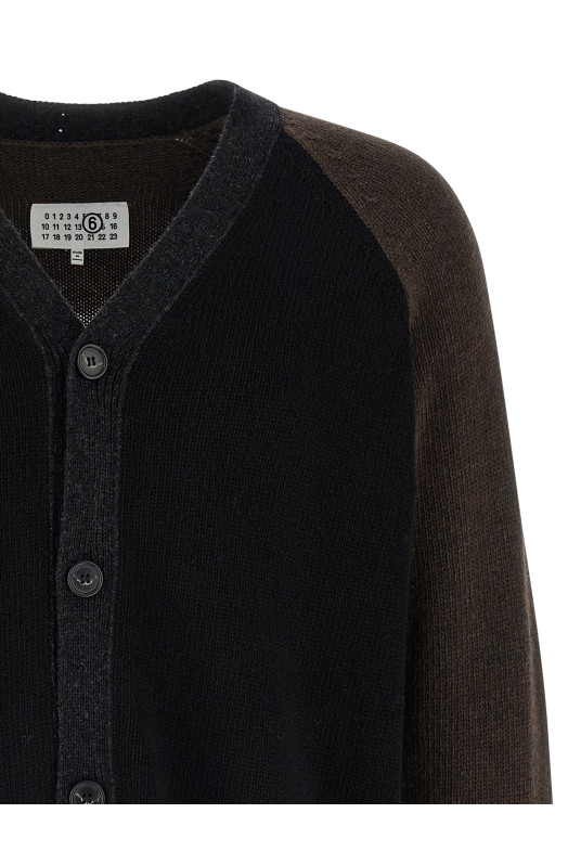 Двухцветный замшевый кардиган с нашивками Разноцветный MM6 MAISON MARGIELA SH2HP0013M13160961 Двухцветный замшевый кардиган с нашивками Разноцветный MM6 MAISON MARGIELA SH2HP0013M13160961