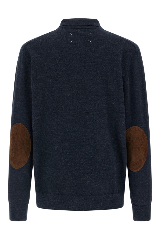 Світло-синя сорочка-поло з замшевими вставками MAISON MARGIELA S50GL0061M13098511M Світло-синя сорочка-поло з замшевими вставками MAISON MARGIELA S50GL0061M13098511M