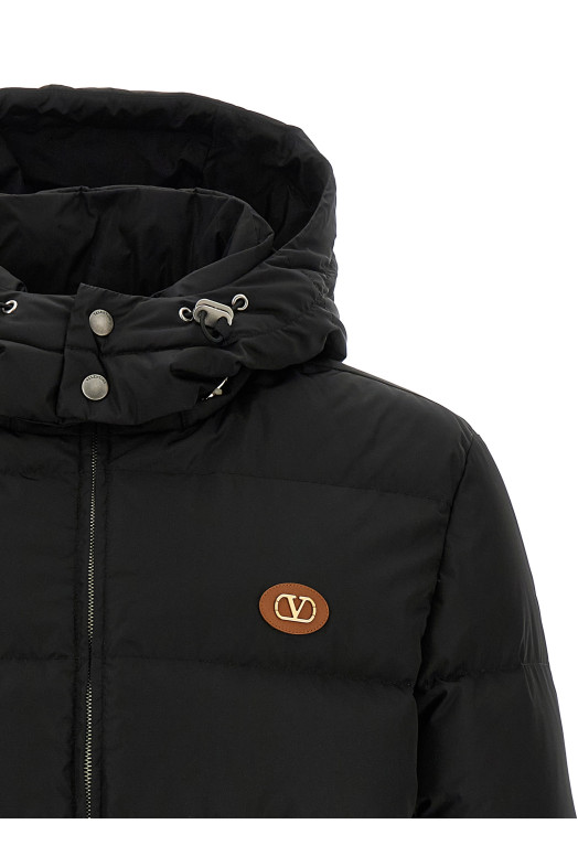 Пуховик Valentino Garavani «VLogo Signature» Черный V3CNB316FN0NO Пуховик Valentino Garavani «VLogo Signature» Черный V3CNB316FN0NO