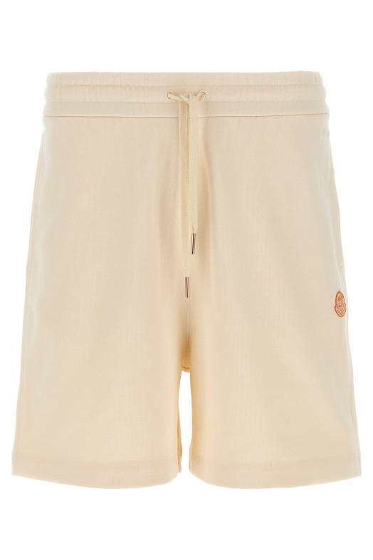Бермуды Moncler x Gilga Farm от Дональда Гловера, белые MONCLER GENIUS K24028H0000289AUJ02B Бермуды Moncler x Gilga Farm от Дональда Гловера, белые MONCLER GENIUS K24028H0000289AUJ02B