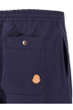 Брюки Moncler x Gilga Farm от Дональда Гловера, синие MONCLER GENIUS K24022A00001598EC786 Брюки Moncler x Gilga Farm от Дональда Гловера, синие MONCLER GENIUS K24022A00001598EC786