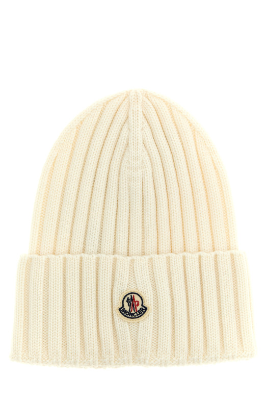 Вязаная шапка с ребристой текстурой, белая MONCLER K20933B00036A9327030 Вязаная шапка с ребристой текстурой, белая MONCLER K20933B00036A9327030