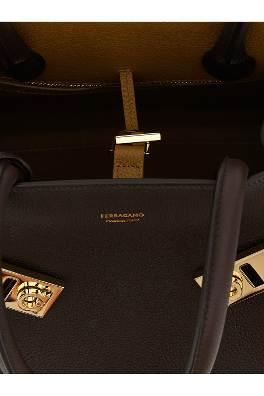 FERRAGAMO 'Hug (M)' сумочка коричнева 777524TESTADIMORO