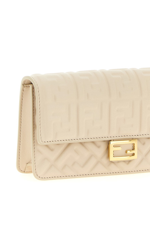 'Baguette' wallet on chain White