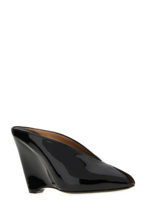 Чорні шкіряні мюлі Alicia SALVATORE FERRAGAMO (01K874787572) Чорні шкіряні мюлі Alicia SALVATORE FERRAGAMO (01K874787572)