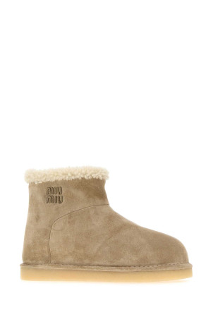 Замшевые ботильоны Cappuccino MIU MIU (5T515EFZF15Z0G) Замшевые ботильоны Cappuccino MIU MIU (5T515EFZF15Z0G)