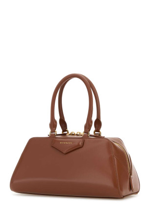 Кожаная сумочка Antigona небольшого размера цвета карамель GIVENCHY (BB5130B2AQ) Кожаная сумочка Antigona небольшого размера цвета карамель GIVENCHY (BB5130B2AQ)