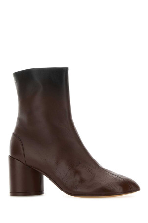 Шоколадные кожаные ботильоны MM6 MAISON MARGIELA (S66WU0131P7439) Шоколадные кожаные ботильоны MM6 MAISON MARGIELA (S66WU0131P7439)