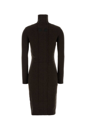 Темно-коричневе вовняне плаття-светр MM6 MAISON MARGIELA (S62DD0054M13187) Темно-коричневе вовняне плаття-светр MM6 MAISON MARGIELA (S62DD0054M13187)