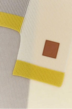 Двухцветный шерстяной шарф LOEWE (FSA8S3SK01) Двухцветный шерстяной шарф LOEWE (FSA8S3SK01)