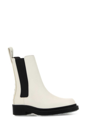 Ботильоны Chelsea Ben из кожи цвета слоновой кости BOTTEGA VENETA (838337V2WT0)