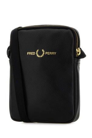 Чорна шкіряна сумка через плече Black FRED PERRY (L8289) Чорна шкіряна сумка через плече Black FRED PERRY (L8289)