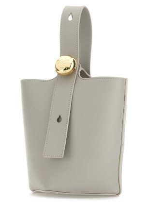 Светло-серая кожаная мини-сумка-ведро Pebble LOEWE (AANBBBMX27)