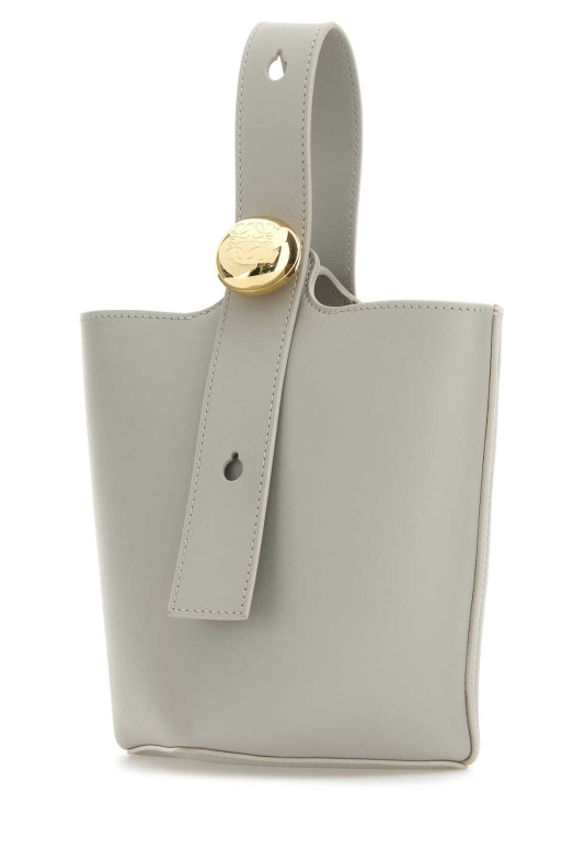 Светло-серая кожаная мини-сумка-ведро Pebble LOEWE (AANBBBMX27)