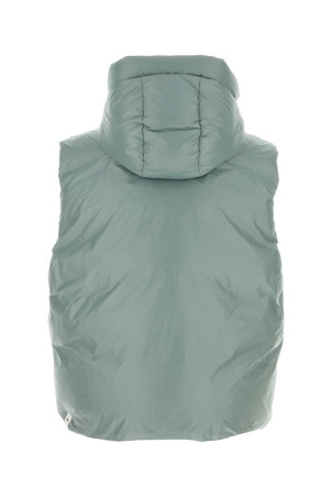 Пуховая куртка без рукавов светло-голубого цвета JIL SANDER (J47AF0161J70007) Пуховая куртка без рукавов светло-голубого цвета JIL SANDER (J47AF0161J70007)