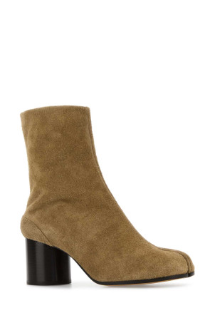 Beige suede Tabi ankle boots MAISON MARGIELA (S58WU0246P8270) Beige suede Tabi ankle boots MAISON MARGIELA (S58WU0246P8270)
