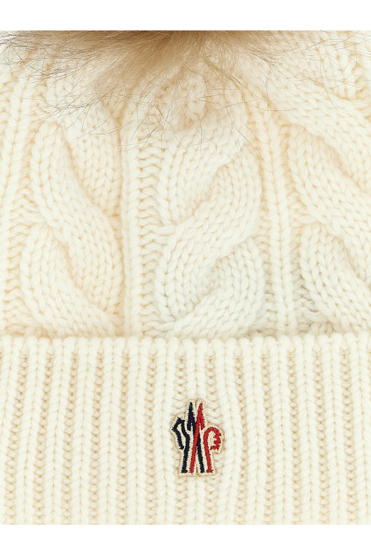Pompon braided cap White Pompon braided cap White