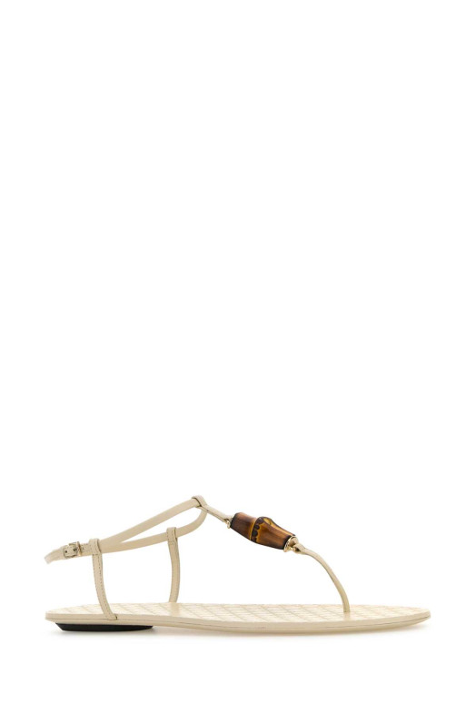 Ivory leather thong sandals GUCCI (820904C9D00) Ivory leather thong sandals GUCCI (820904C9D00)