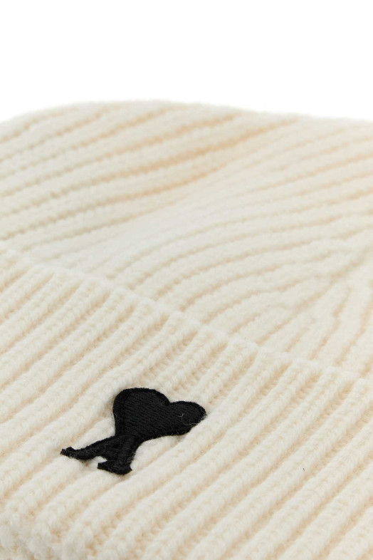 Ivory wool beanie Blue AMI (UBO006018) Ivory wool beanie Blue AMI (UBO006018)