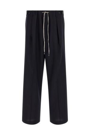 Брюки в тонку смужку Сині MAISON MARGIELA S67KA0080M35581524F Брюки в тонку смужку Сині MAISON MARGIELA S67KA0080M35581524F