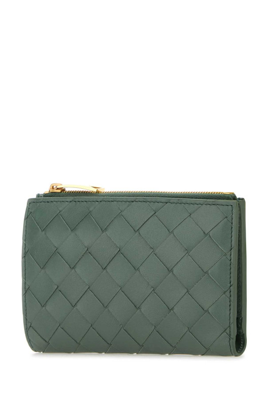 Кошелек среднего размера из кожи наппа цвета шалфейной зелени с отделкой Intrecciato BOTTEGA VENETA (749940VCPP2)