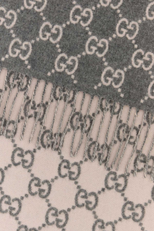 Вышитый кашемировый двусторонний шарф GUCCI (8123173GAC0) Вышитый кашемировый двусторонний шарф GUCCI (8123173GAC0)
