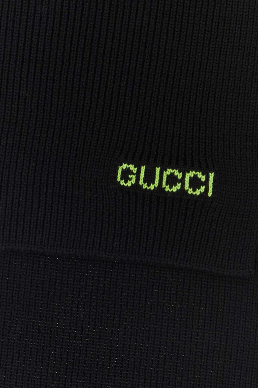 Черный шерстяной шарф GUCCI (8386784G200) Черный шерстяной шарф GUCCI (8386784G200)