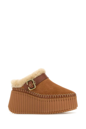 Тапочки Nama из замши цвета верблюжьей шерсти CHLOE (CH25W13CTX) CHLOÉ Тапочки Nama из замши цвета верблюжьей шерсти CHLOE (CH25W13CTX) CHLOÉ