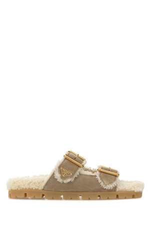 Песочные замшевые тапочки PRADA (1XX775FZF20JFT) Песочные замшевые тапочки PRADA (1XX775FZF20JFT)