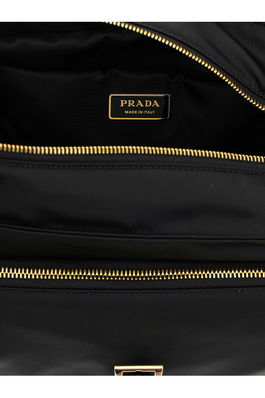 Сумка «Explore» из переработанного нейлона с клапаном, черная 1BD391VNOORDLNF0002 Сумка «Explore» из переработанного нейлона с клапаном, черная 1BD391VNOORDLNF0002