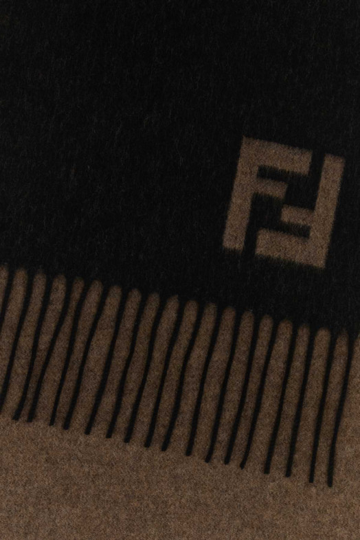 Черный шарф из шерстяной смеси FENDI (FXS734AYBF)