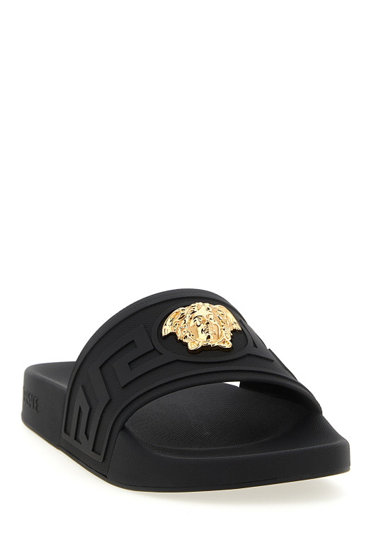 'La Medusa' slides Black