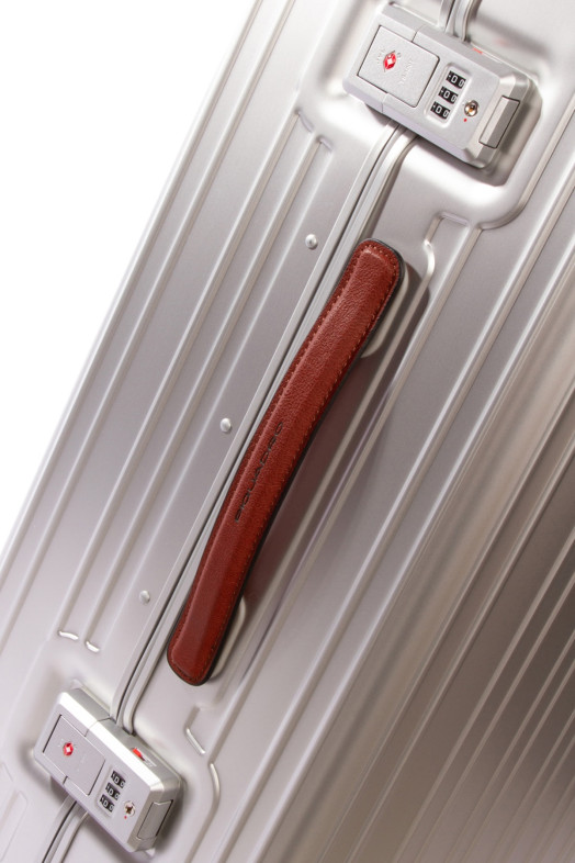 СРЕДНИЙ ЧЕМОДАН НА 4 КОЛЕСА ИЗ АЛЮМИНИЯ И КОЖИ PIQUADRO (BV4427ALU)