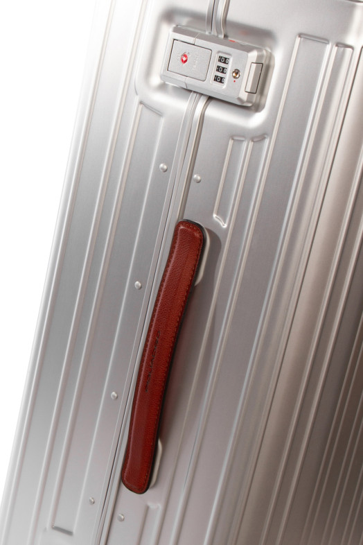 БОЛЬШОЙ ЧЕМОДАН НА 4 АЛЮМИНИЕВЫХ КОЛЕСАХ И ИЗ КОЖИ PIQUADRO (BV4428ALU)