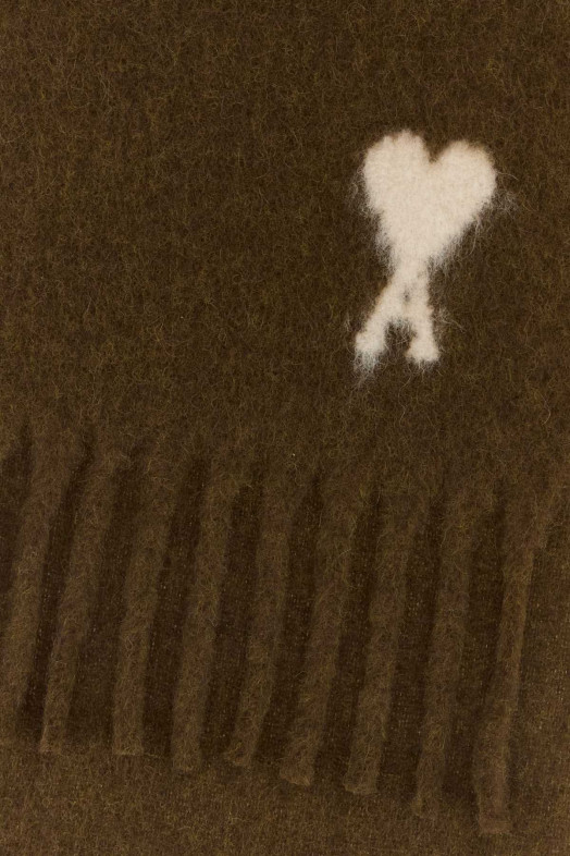 Шарф из смеси альпаки коричневого цвета AMI (USF673AW0004) AMI PARIS