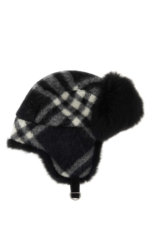 Embroidered wool hat Black BURBERRY (8114830)