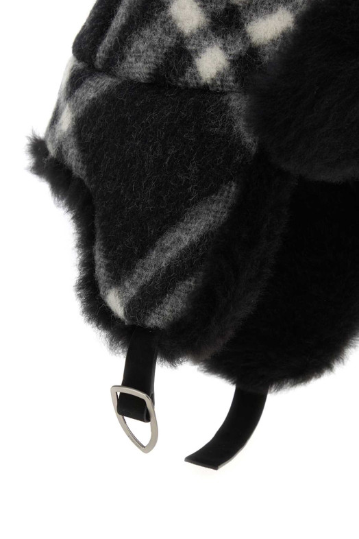 Embroidered wool hat Black BURBERRY (8114830)