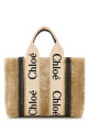 Бежевая сумка для покупок из овчины Woody CHLOE (CH25WS397Q44) CHLOÉ