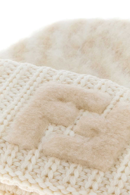 Вышитая шапка из смеси альпаки FENDI (FXQ112AYKM)