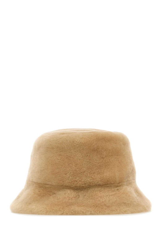 Бежевая шапка-ведро из овчины FENDI (FXQ855AYL5)