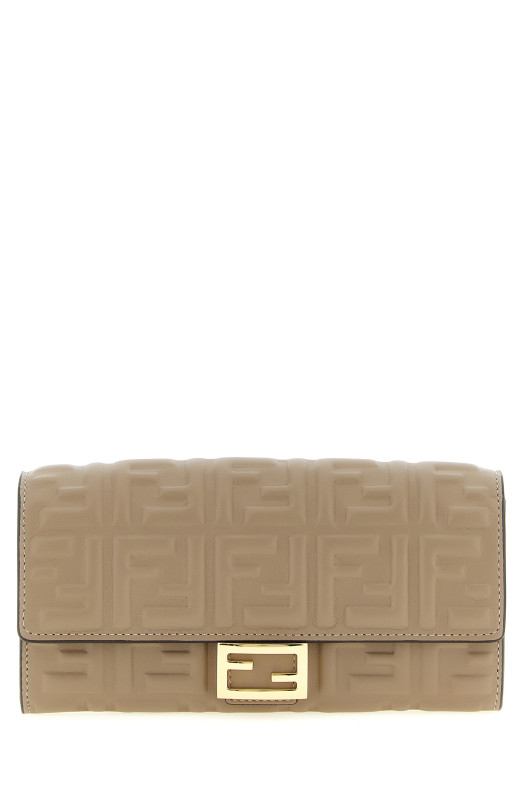 'Continental Baguette' wallet on chain Beige